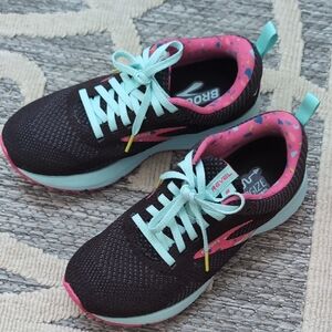 Brooks Women's Revel 5 Size 6.5 Black and Teal Sneakers with Pink Accents